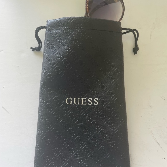 Guess Eyeglass/ Sunglass Case Black Soft Case with Logo - Picture 2 of 4